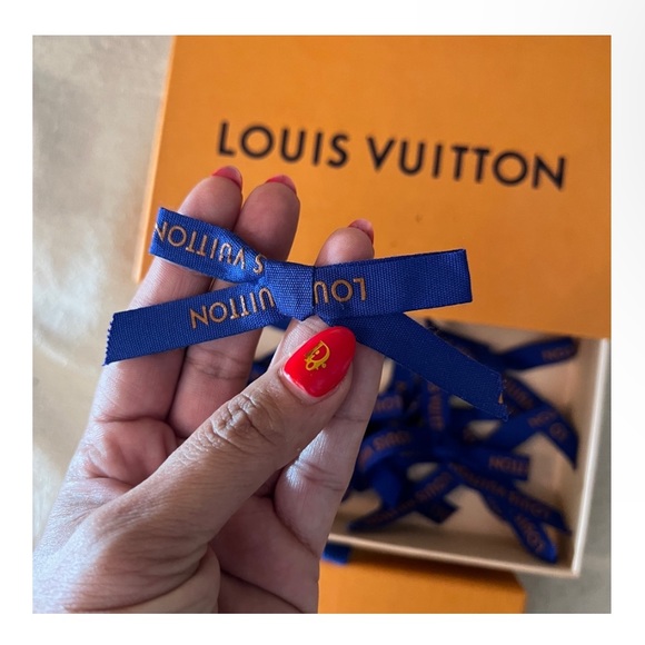 Luxury Louis Vuitton Paris - Picture 2 of 5
